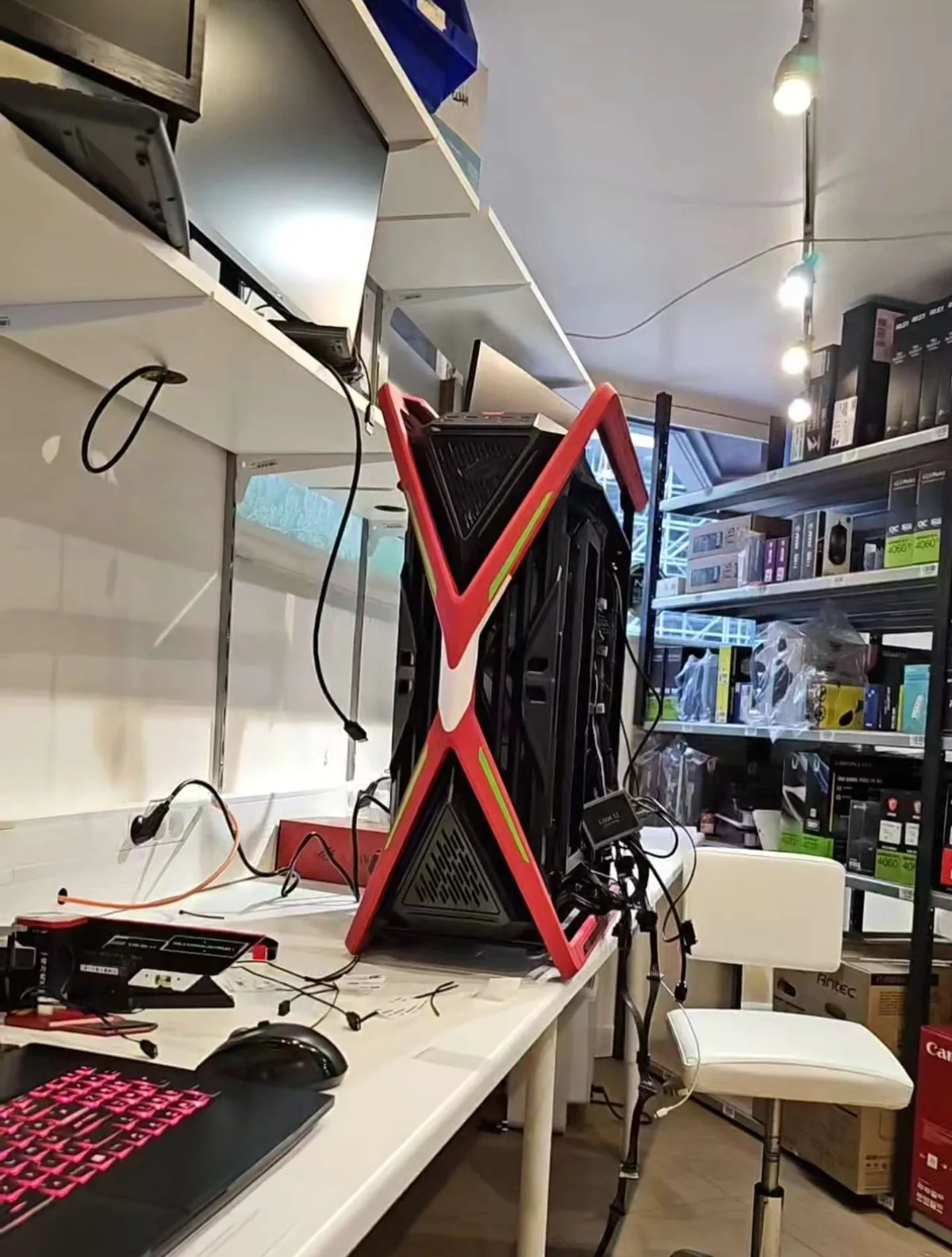 Projet PC gaming noir et rouge réalisé par NISUSA